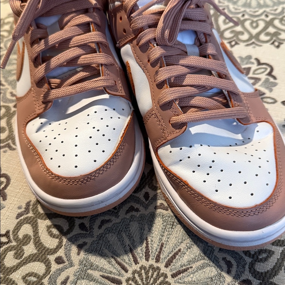 Nike Women's Rose and White Sneakers size 8 - Picture 7 of 10